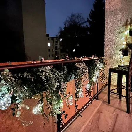 Designer Central Apartment With Parking & Terrace